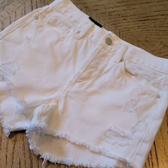 BLANK NYC size 26 white jean shorts NWT - Picture 4 of 9